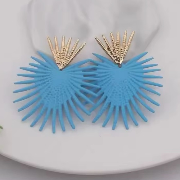 Zara “Radiance” Baby Blue Heart Crown Sunburst Beam Ray Regal Royal Gold Earring - Picture 8 of 14